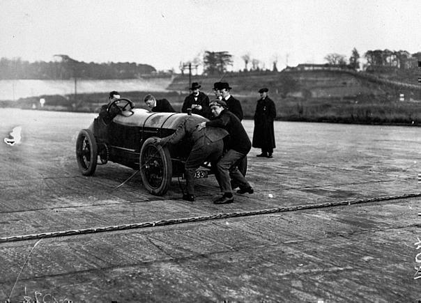 Vor 100 Jahren: Rekordfahrt mit Blitzen-Benz in Brooklands. Foto: Auto-Medienportal.Net